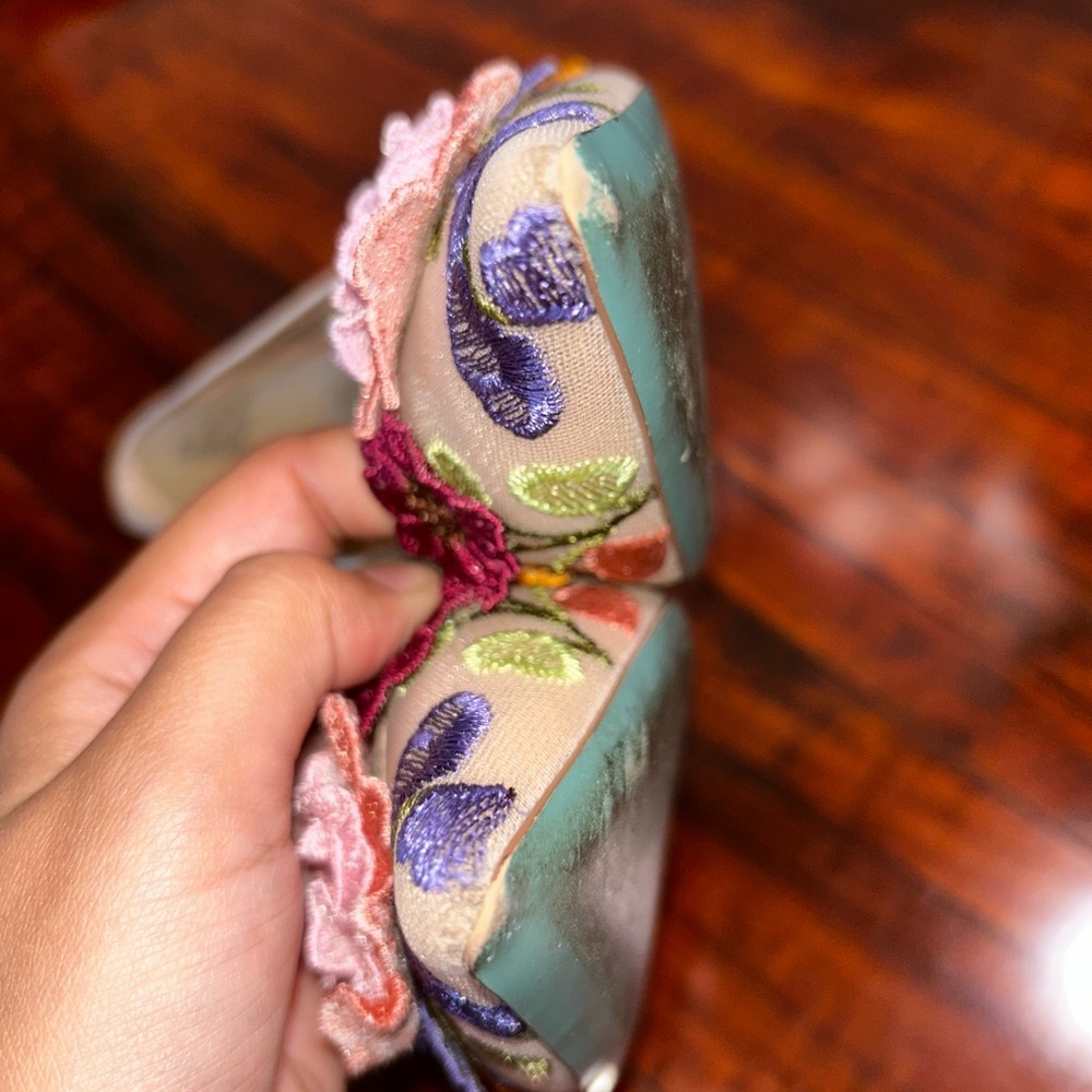 Betsey Johnson Colorful Floral Aimey Embroidered Heels Size 8.5 - Picture 6 of 8
